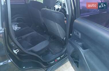 Внедорожник / Кроссовер Mitsubishi Outlander 2011 в 