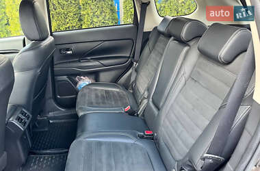 Позашляховик / Кросовер Mitsubishi Outlander 2020 в 
