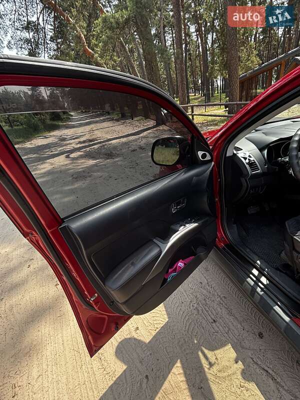Внедорожник / Кроссовер Mitsubishi Outlander 2009 в Ахтырке