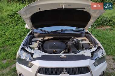 Внедорожник / Кроссовер Mitsubishi Outlander 2009 в 