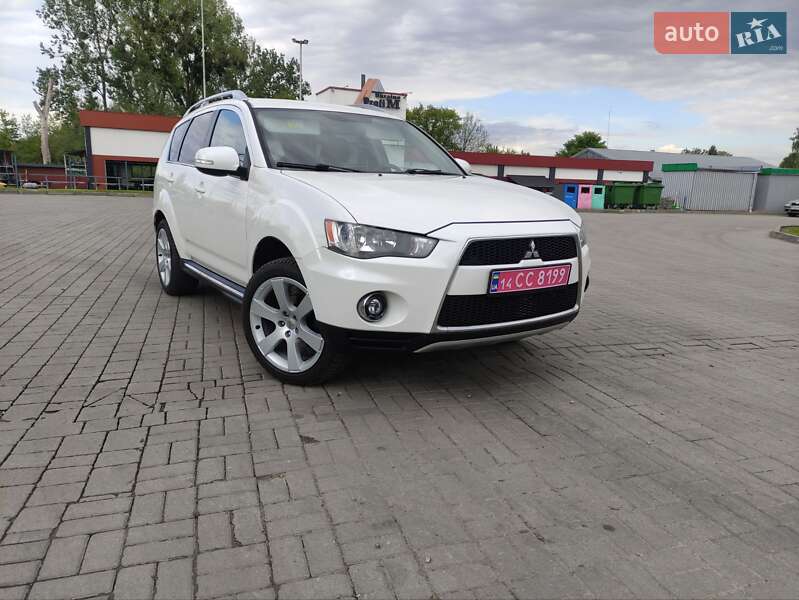 Внедорожник / Кроссовер Mitsubishi Outlander 2009 в 