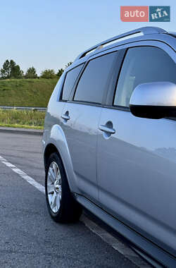 Внедорожник / Кроссовер Mitsubishi Outlander 2010 в 