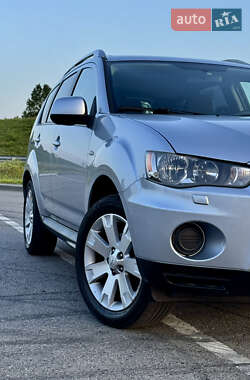 Внедорожник / Кроссовер Mitsubishi Outlander 2010 в 