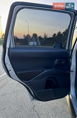 Внедорожник / Кроссовер Mitsubishi Outlander 2010 в 