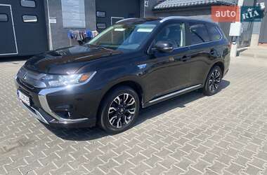 Внедорожник / Кроссовер Mitsubishi Outlander 2018 в 