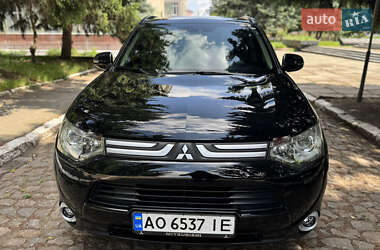 Внедорожник / Кроссовер Mitsubishi Outlander 2012 в 
