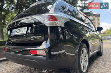 Внедорожник / Кроссовер Mitsubishi Outlander 2012 в 