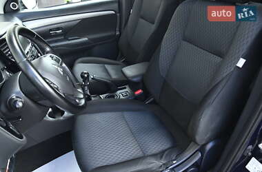 Внедорожник / Кроссовер Mitsubishi Outlander 2013 в 