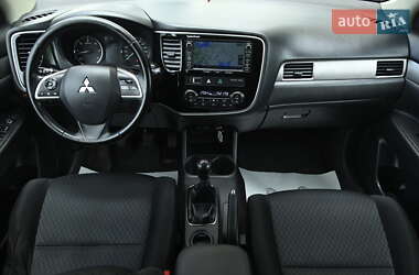 Внедорожник / Кроссовер Mitsubishi Outlander 2013 в 