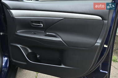 Внедорожник / Кроссовер Mitsubishi Outlander 2013 в 
