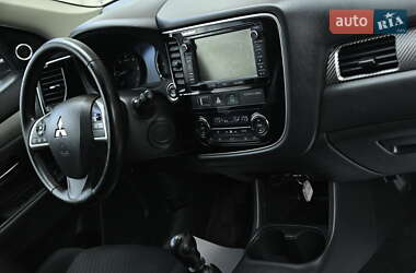 Внедорожник / Кроссовер Mitsubishi Outlander 2013 в 