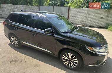 Внедорожник / Кроссовер Mitsubishi Outlander 2019 в 