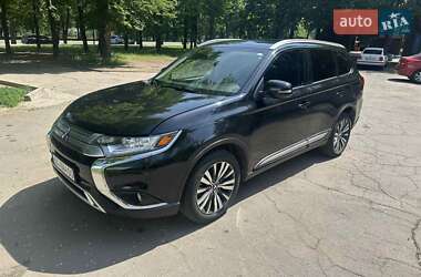 Внедорожник / Кроссовер Mitsubishi Outlander 2019 в Харькове