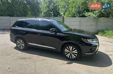 Внедорожник / Кроссовер Mitsubishi Outlander 2019 в 