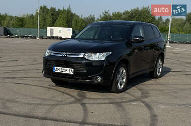 Позашляховик / Кросовер Mitsubishi Outlander 2014 в 