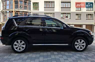 Внедорожник / Кроссовер Mitsubishi Outlander 2011 в 