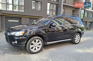 Внедорожник / Кроссовер Mitsubishi Outlander 2011 в 