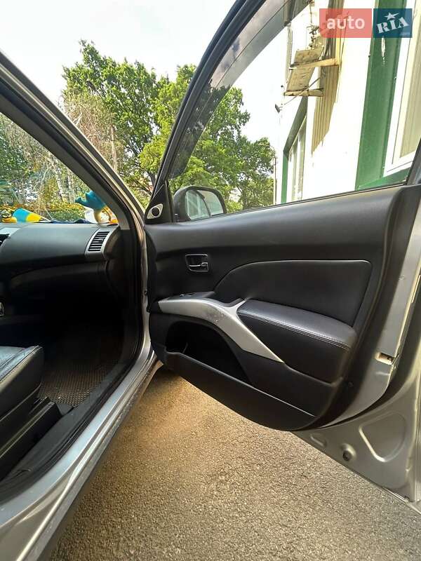Внедорожник / Кроссовер Mitsubishi Outlander 2008 в Харькове