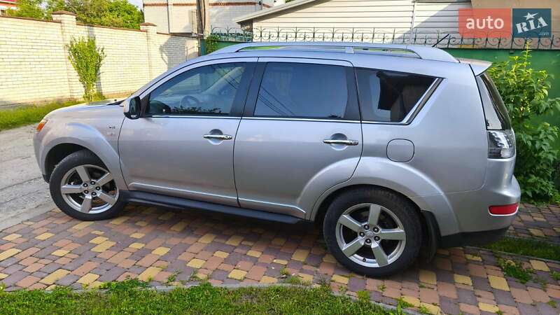Позашляховик / Кросовер Mitsubishi Outlander 2009 в Броварах