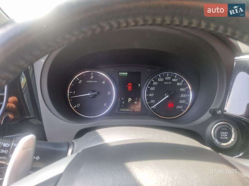 Позашляховик / Кросовер Mitsubishi Outlander 2014 в Львові