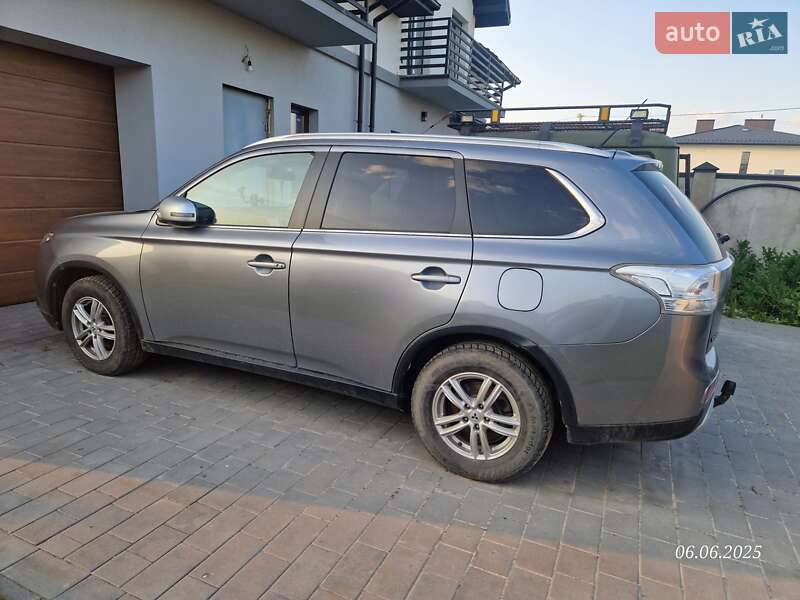 Позашляховик / Кросовер Mitsubishi Outlander 2014 в Львові