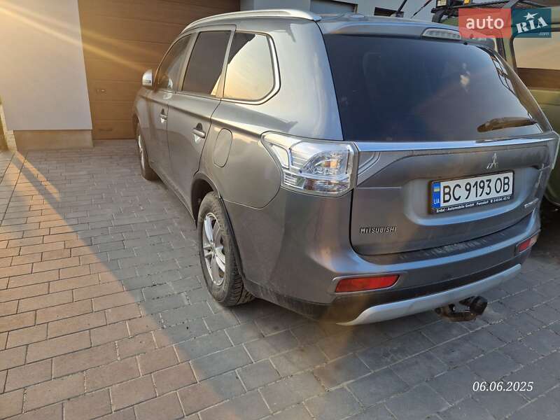 Позашляховик / Кросовер Mitsubishi Outlander 2014 в Львові