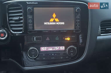 Внедорожник / Кроссовер Mitsubishi Outlander 2014 в 