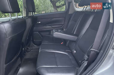 Внедорожник / Кроссовер Mitsubishi Outlander 2014 в 