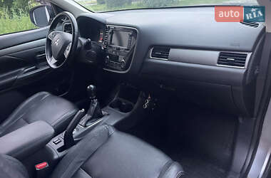 Внедорожник / Кроссовер Mitsubishi Outlander 2014 в 
