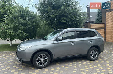 Внедорожник / Кроссовер Mitsubishi Outlander 2014 в 