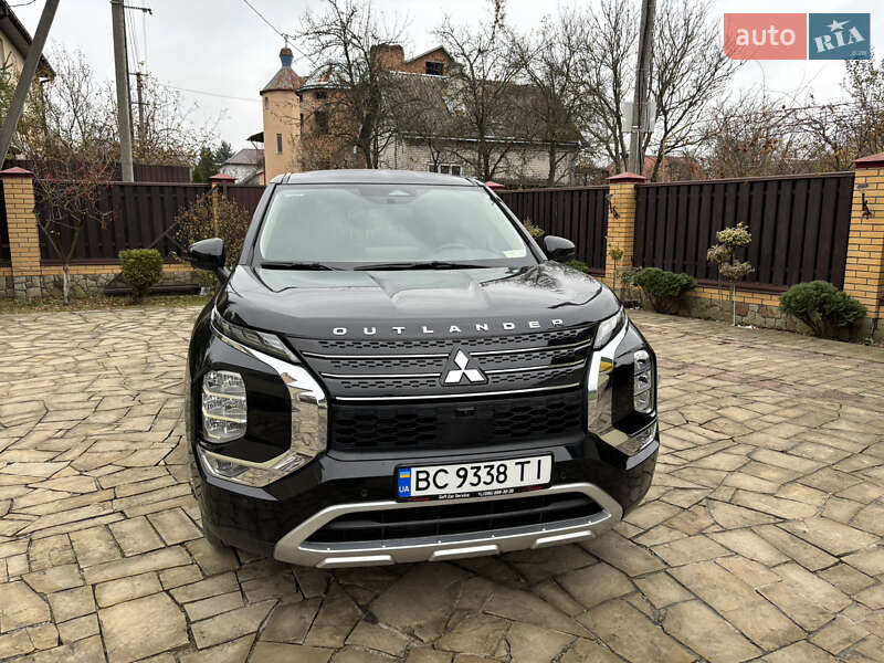 Внедорожник / Кроссовер Mitsubishi Outlander 2022 в Львове