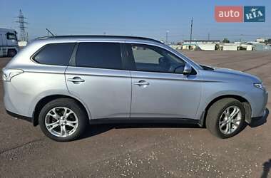 Позашляховик / Кросовер Mitsubishi Outlander 2013 в Ужгороді