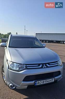 Позашляховик / Кросовер Mitsubishi Outlander 2013 в Ужгороді