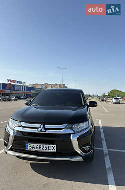 Внедорожник / Кроссовер Mitsubishi Outlander 2017 в Кропивницком