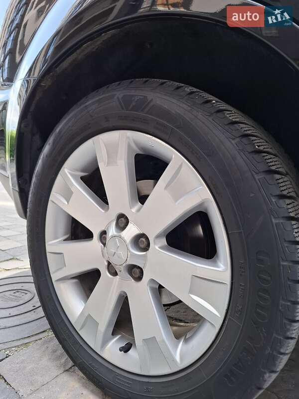 Внедорожник / Кроссовер Mitsubishi Outlander 2011 в Ивано-Франковске