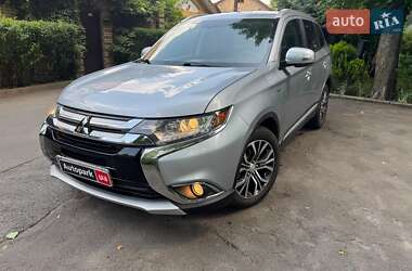 Внедорожник / Кроссовер Mitsubishi Outlander 2016 в Киеве