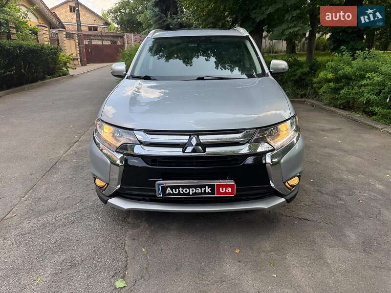 Внедорожник / Кроссовер Mitsubishi Outlander 2016 в Киеве