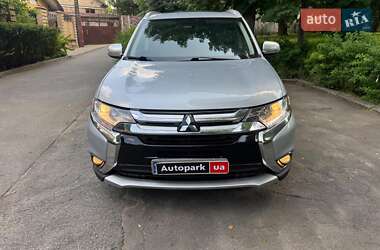 Внедорожник / Кроссовер Mitsubishi Outlander 2016 в 