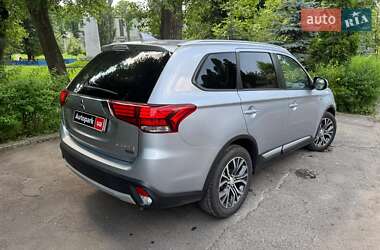 Внедорожник / Кроссовер Mitsubishi Outlander 2016 в 