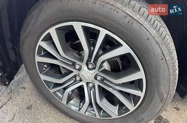 Внедорожник / Кроссовер Mitsubishi Outlander 2016 в 