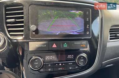Внедорожник / Кроссовер Mitsubishi Outlander 2016 в 
