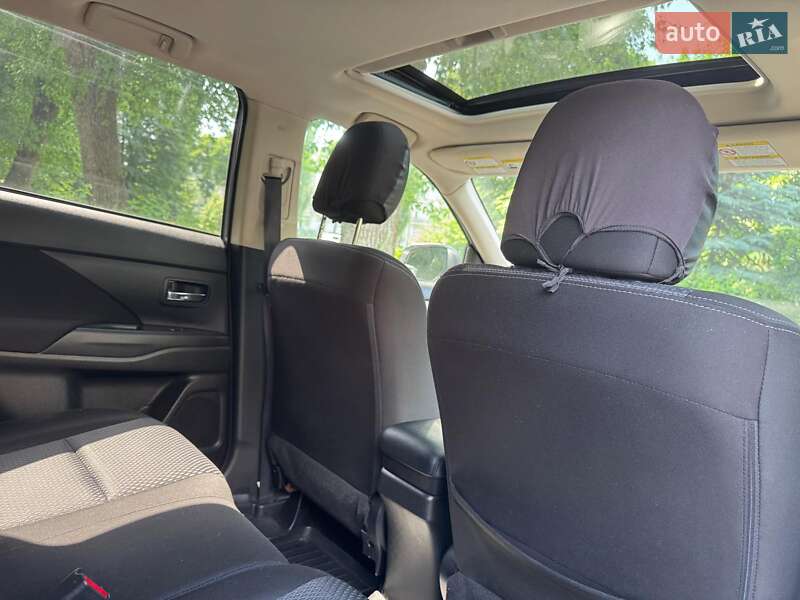 Внедорожник / Кроссовер Mitsubishi Outlander 2016 в Киеве