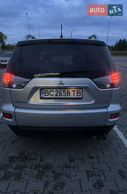 Внедорожник / Кроссовер Mitsubishi Outlander 2010 в 
