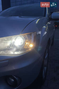 Внедорожник / Кроссовер Mitsubishi Outlander 2010 в 