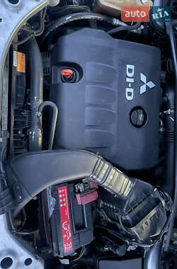 Внедорожник / Кроссовер Mitsubishi Outlander 2010 в 