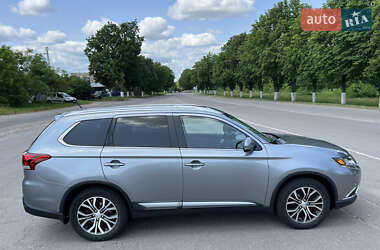 Внедорожник / Кроссовер Mitsubishi Outlander 2015 в 