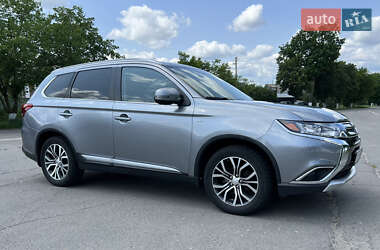 Внедорожник / Кроссовер Mitsubishi Outlander 2015 в 