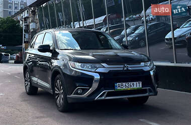 Внедорожник / Кроссовер Mitsubishi Outlander 2019 в Киеве