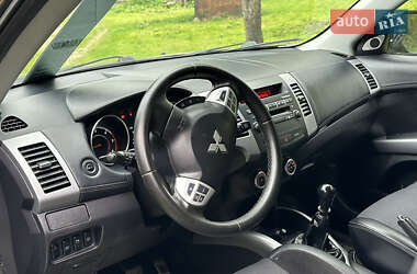 Внедорожник / Кроссовер Mitsubishi Outlander 2011 в 