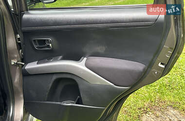 Внедорожник / Кроссовер Mitsubishi Outlander 2011 в 